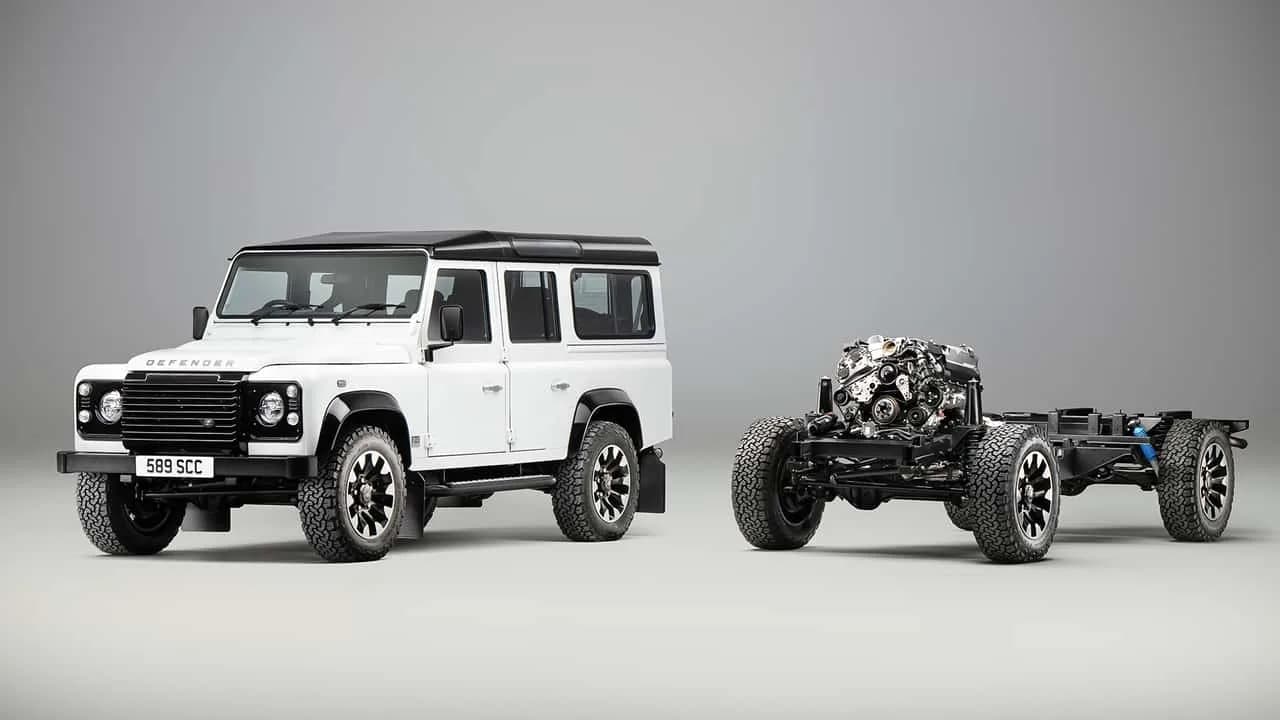 Klassinen Land Rover Defender 90 Works V8 -muunnoksella ja päivitetyillä vanteilla