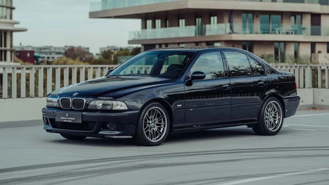 Carbon Black BMW E39 M5-prototyp med Volkswagen W10-motor på auktion