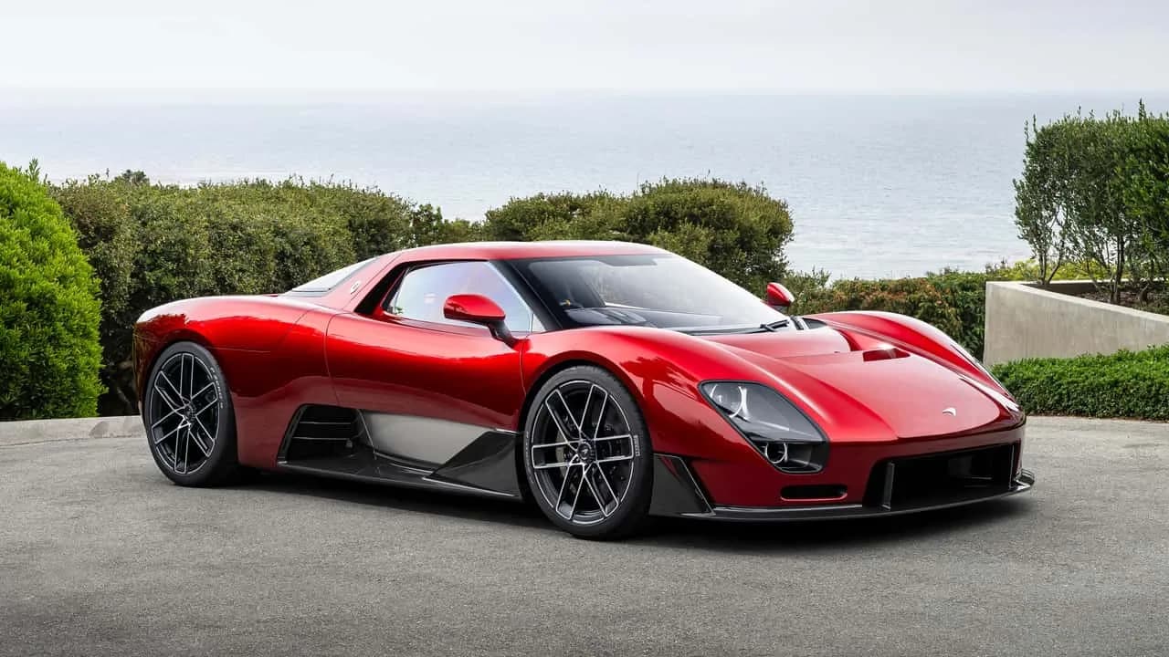 McLaren-skylt vid verkstaden med koppling till Bruce McLarens garage i Remuera