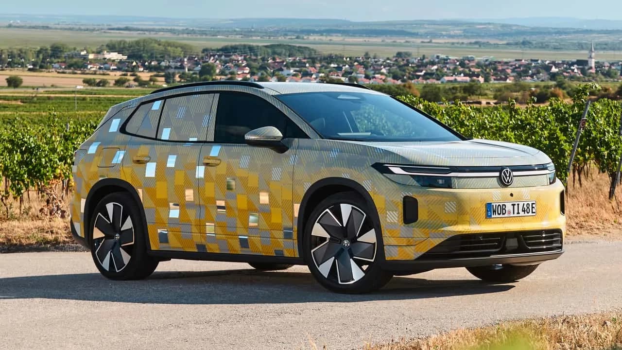 Kamouflerad prototyp av Volkswagen ID. Tiguan 2027, elektrisk suv