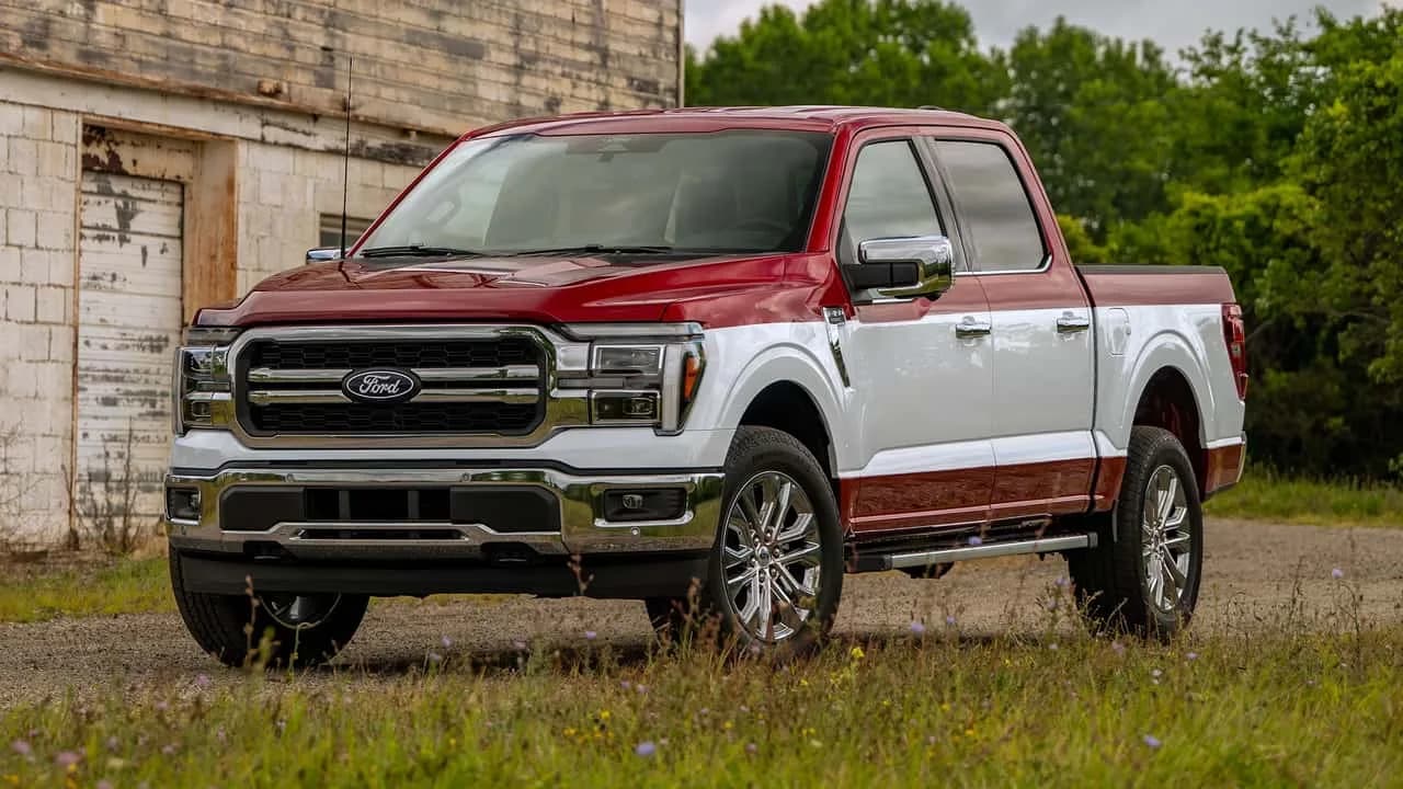 2027 Ford F-150 with the Custom Two-Tone package in Oxford White