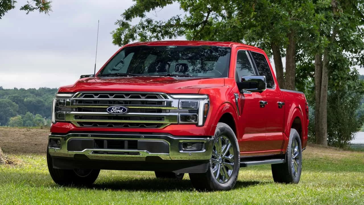 Vuoden 2027 Ford F-150 Lariat -avolava-auto uudistetulla säleiköllä ja vanteilla