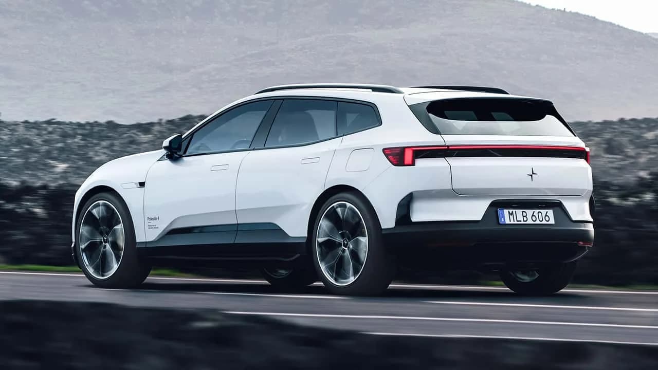 Vuoden 2027 Polestar 4 SUV sivuprofiilissa, korkeampi farmarimainen takaosa näkyvissä