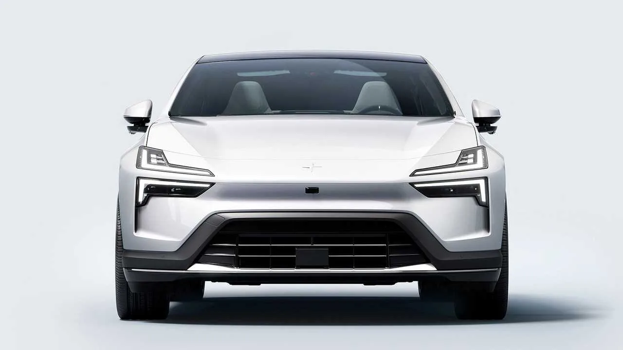 Polestar 3- ja Polestar 4 -sähkökatumaasturit jälleenmyyjällä tai luovutuskeskuksessa