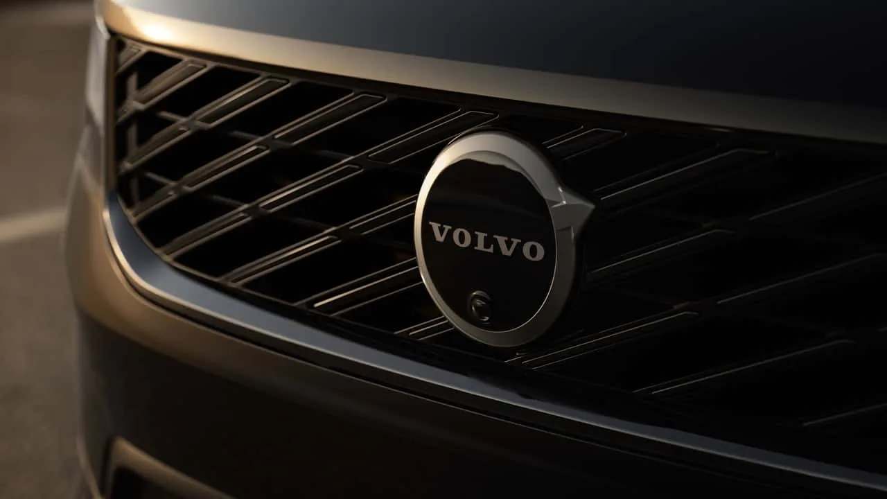 Volvo XC60 T8 laddhybrid när märket förbereder 13 nya modeller till 2030